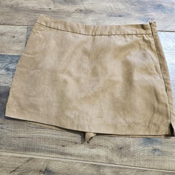 Forever 21 Khaki Faux Suede Skorts Size Medium - Picture 1 of 8